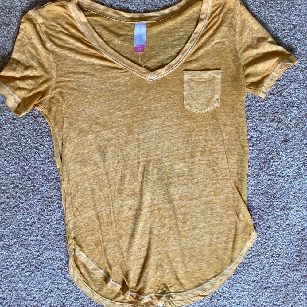 T shirt 💛